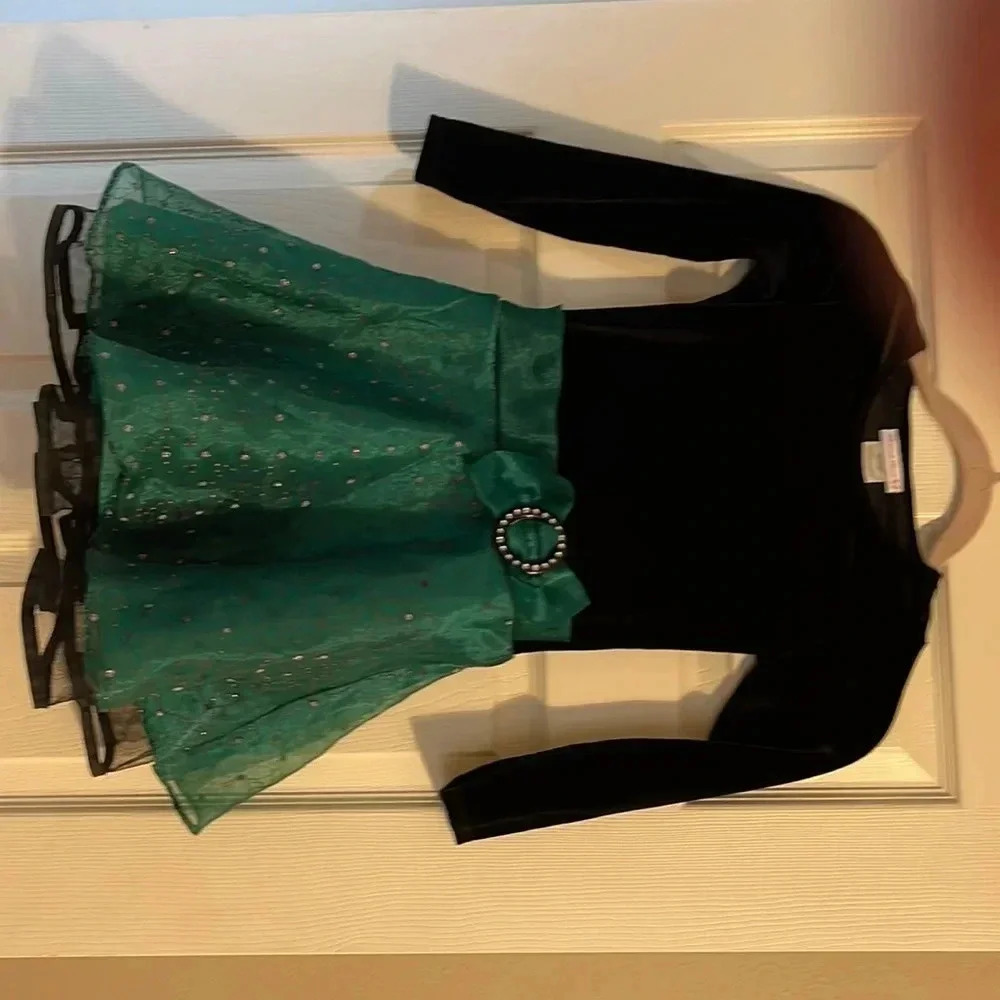 Girls black velvet with green skirt.  Size girls 6
